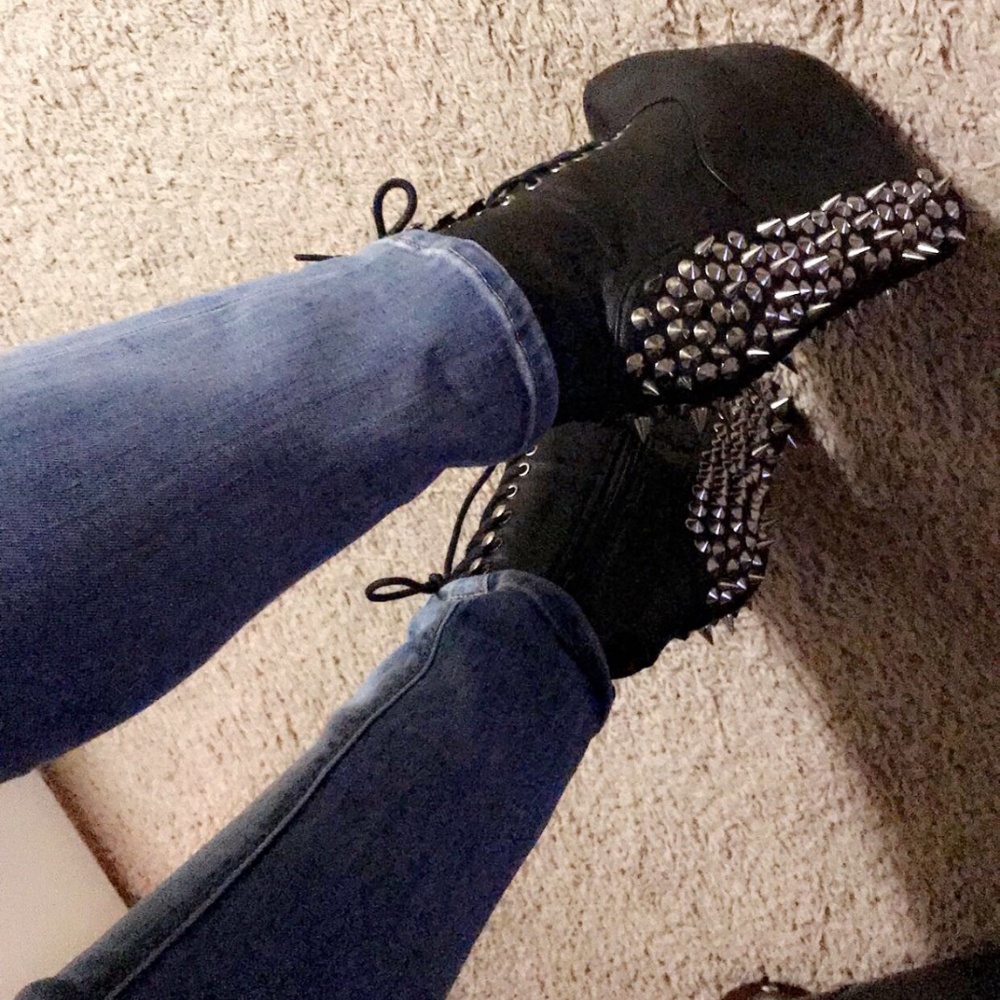 Meet your Posher, Delia